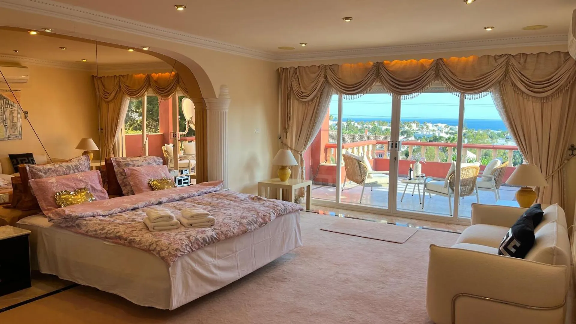 Luxurious Villa 6 Min From Beach With Sea Views Marbella
