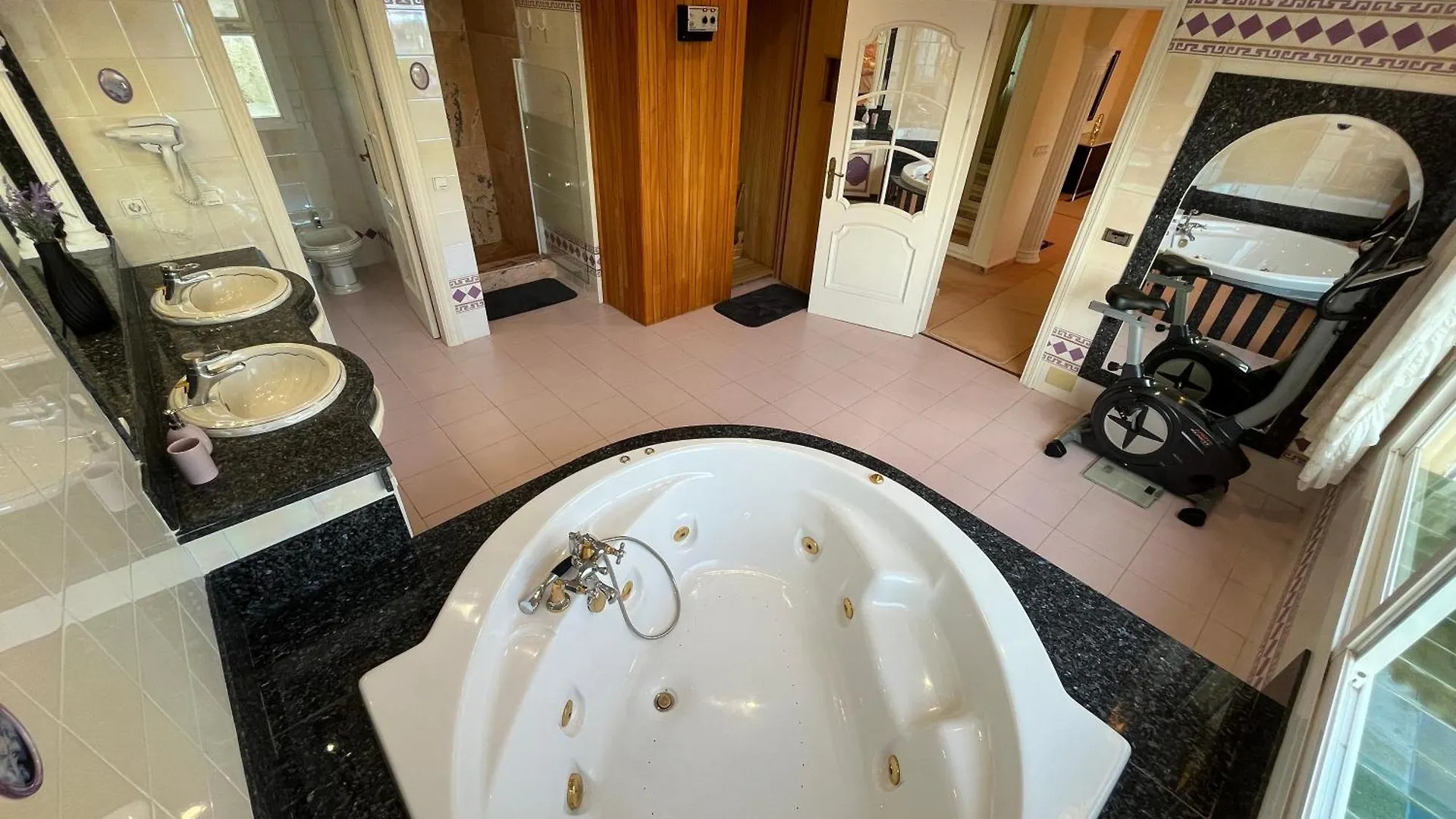 Luxurious Villa 6 Min From Beach With Sea Views Marbella