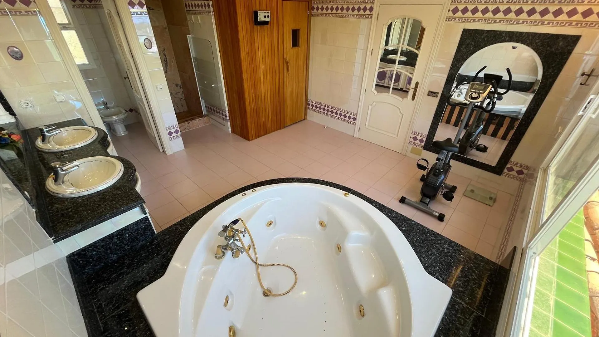 Luxurious Villa 6 Min From Beach With Sea Views Marbella