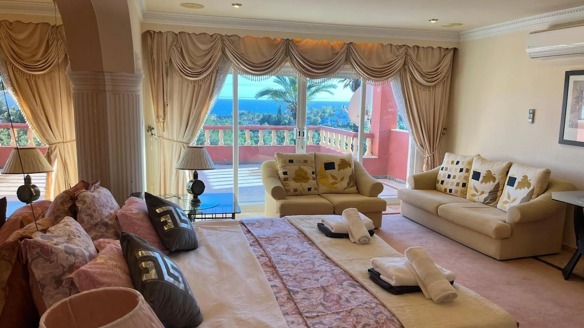 Luxurious Villa 6 Min From Beach With Sea Views Marbella