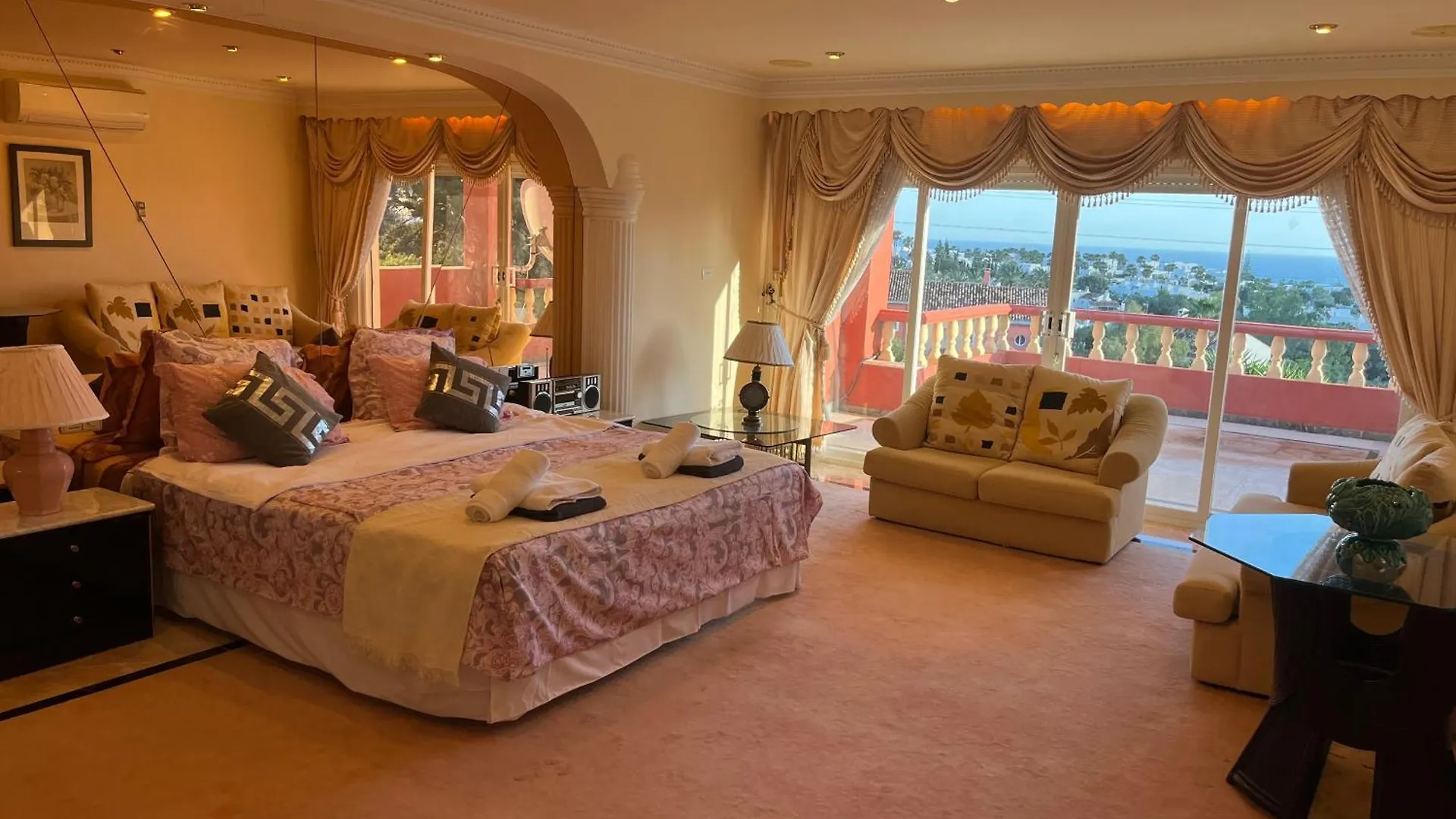 Luxurious Villa 6 Min From Beach With Sea Views Marbella